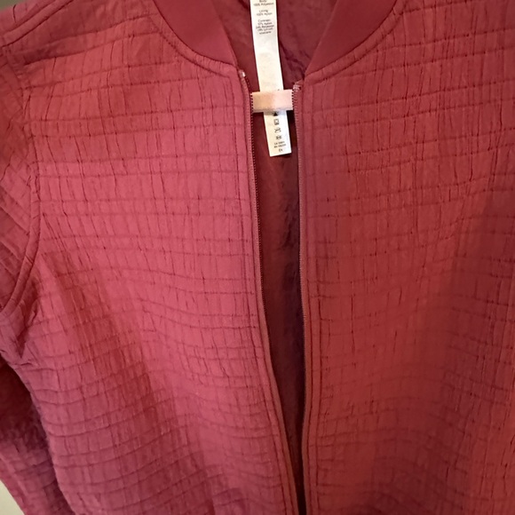 Lululemon Women's Burgundy Bomber Jacket - Picture 7 of 10
